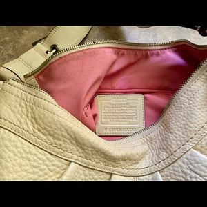 Coach Leather Soho Hobo Beigeish Bag
Slightly used